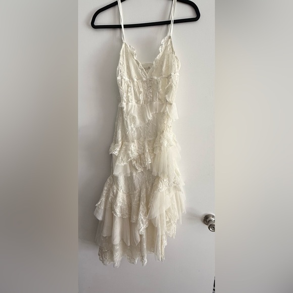 Kimchi Blue Dresses & Skirts - Kimchi Blue Brynn Lace Midi Dress